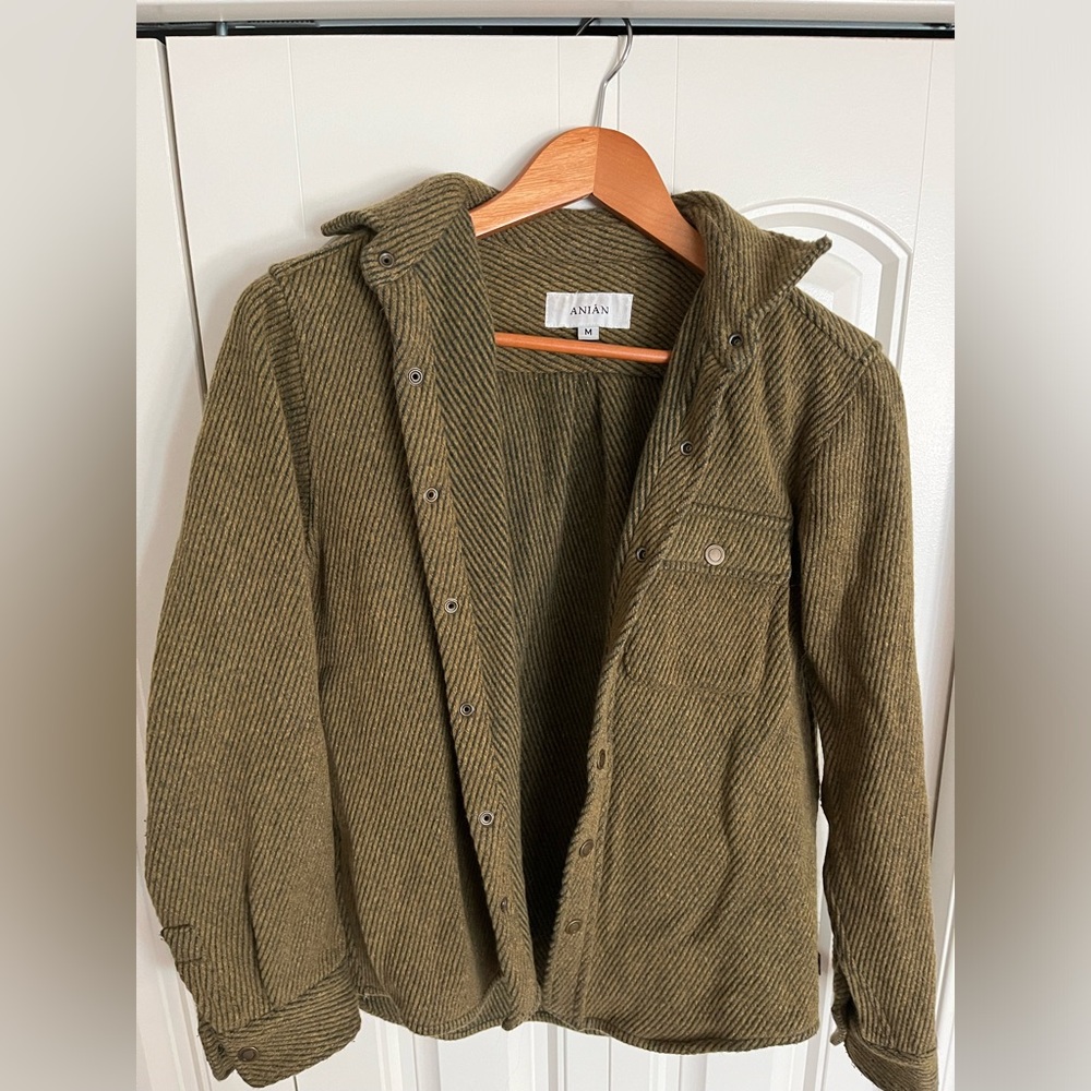 Anian Jericho shirt medium